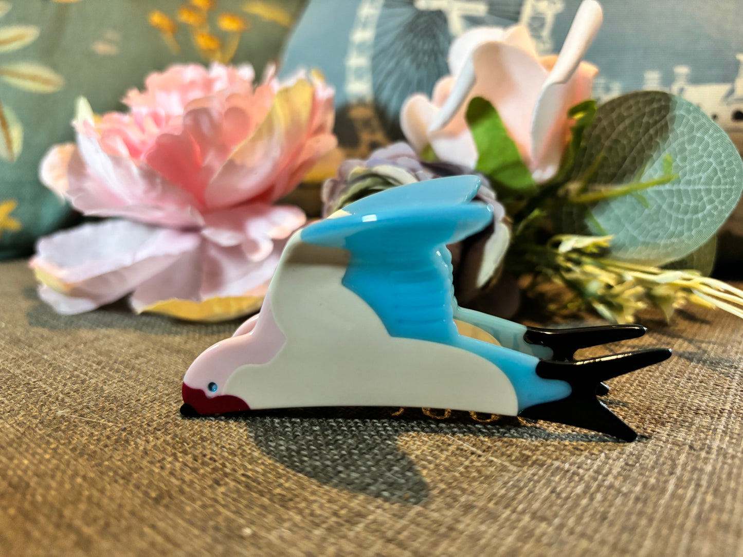 Swallow hair claw