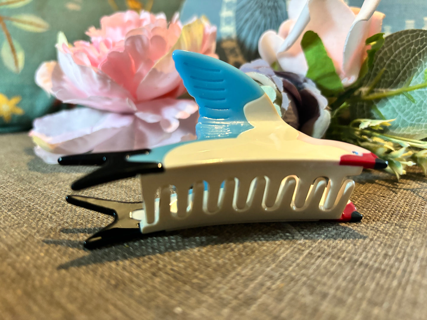 Swallow hair claw